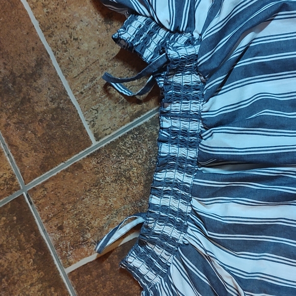 Off the Shoulder Striped Crop Top - Picture 6 of 10